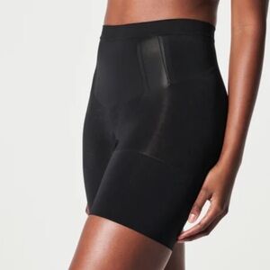 SPANX NWOT M Core Black Mid-Thigh Short